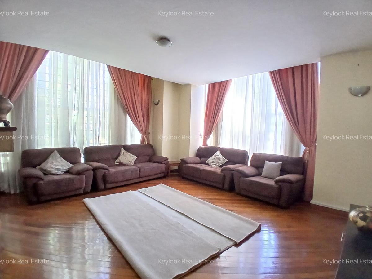 5 Bed Townhouse with En Suite at Lavington - 17