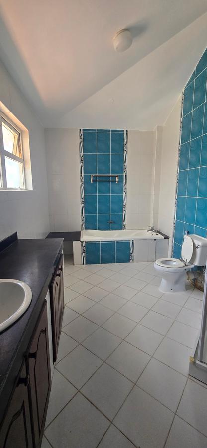 5 Bed Townhouse with En Suite in Nyali Area - 3