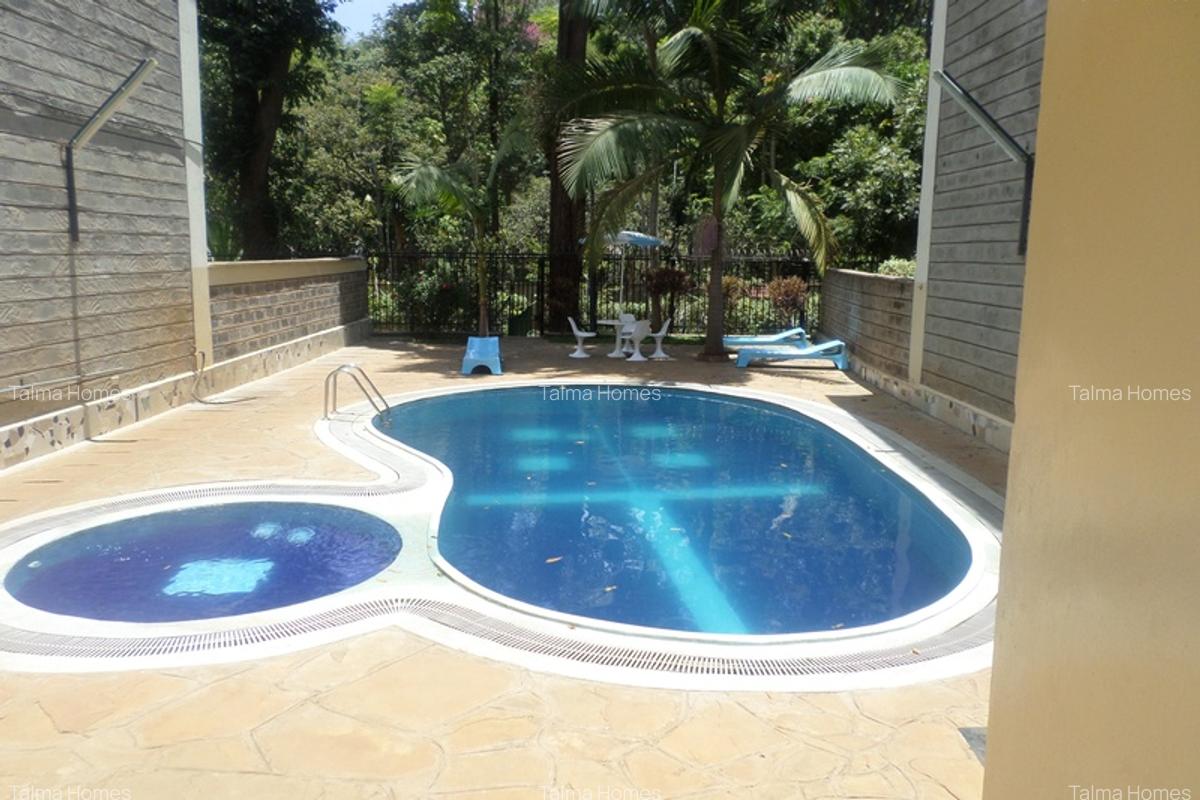 4 Bed Townhouse with En Suite at Westlands - 5