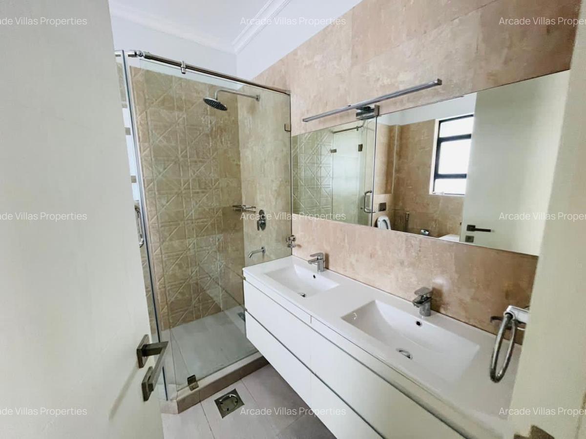 4 Bed Villa with En Suite in Runda - 4