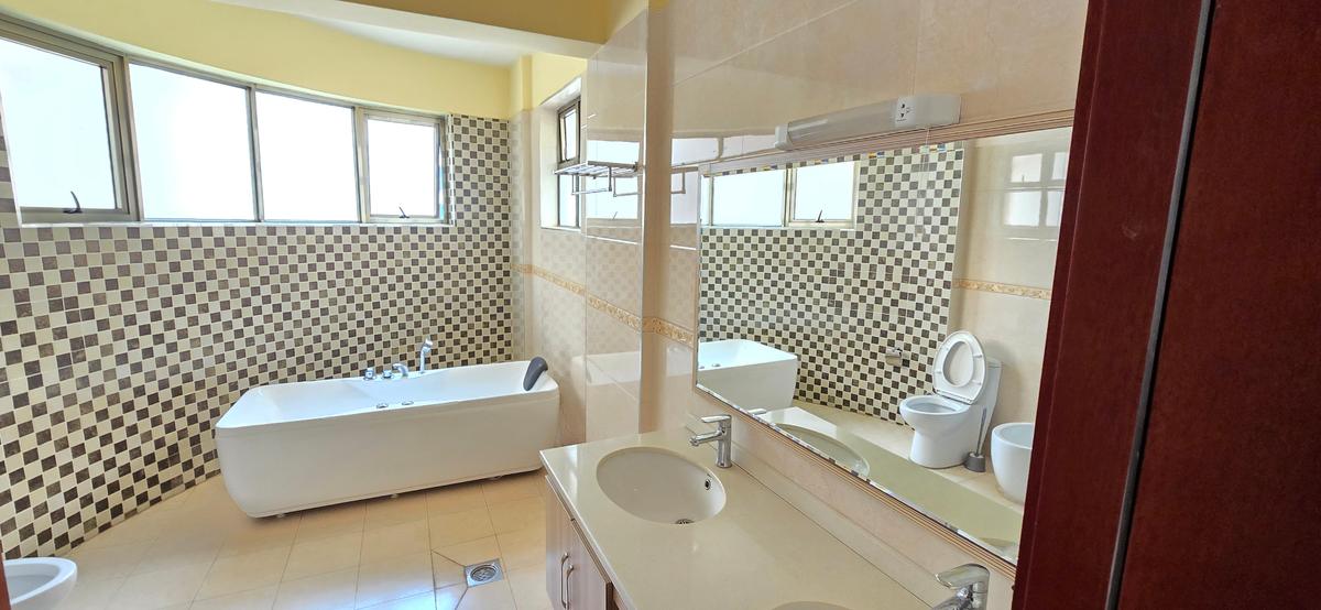 Serviced 3 Bed Apartment with En Suite at Hundreds Streets - 10