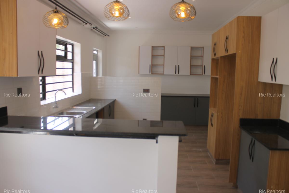 3 Bed House with En Suite at Merisho Road - 9