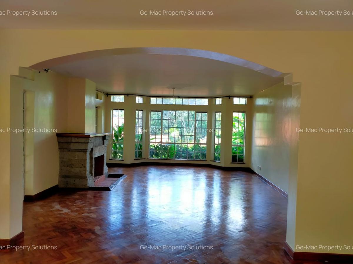 5 Bed House with En Suite in Rosslyn - 14