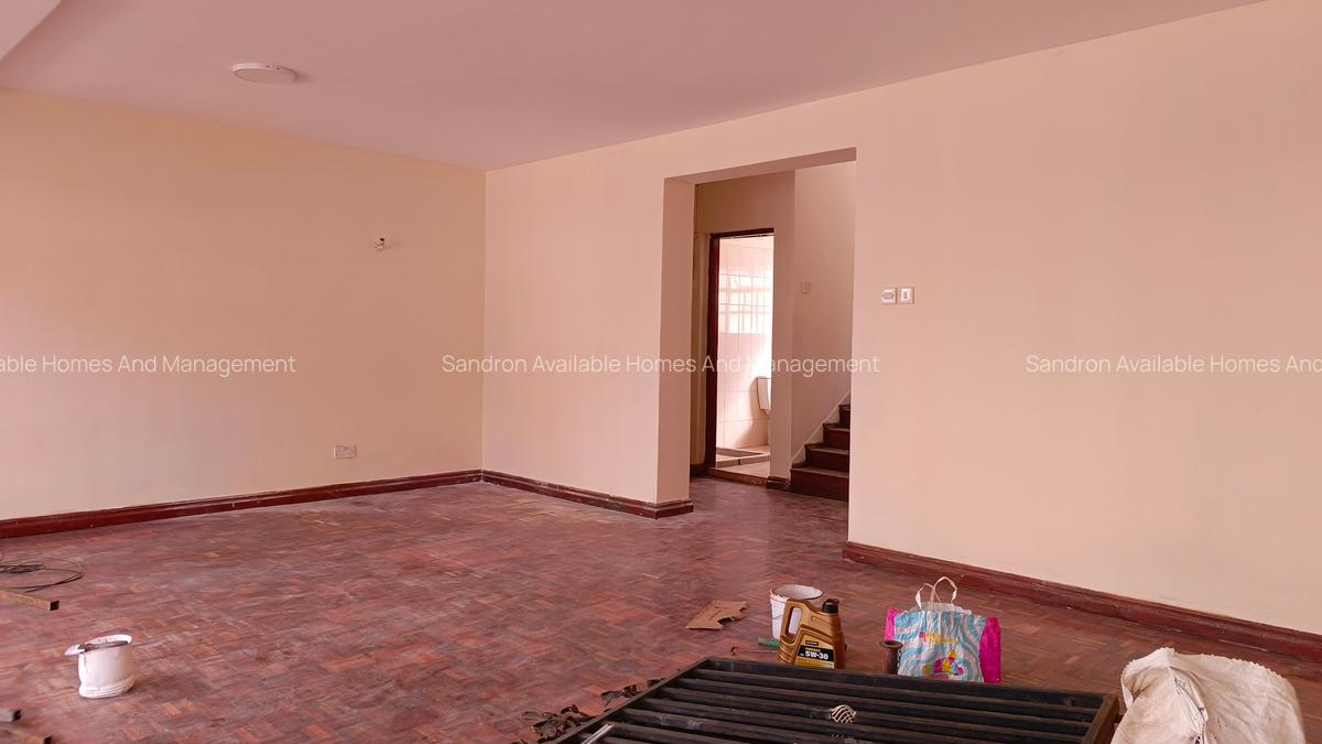 5 Bed Villa with En Suite in Brookside - 5