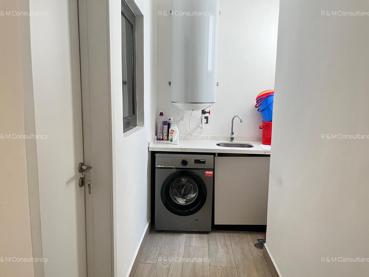 3 Bed Apartment with Swimming Pool in Riverside - 11