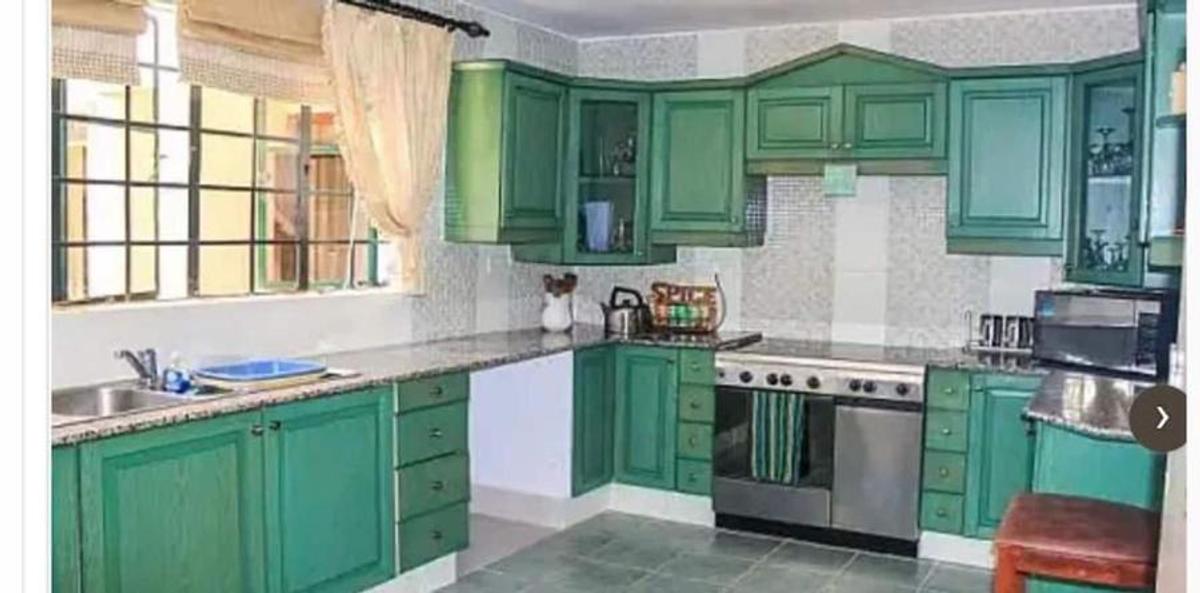 4 Bed Townhouse with En Suite in Lavington - 2