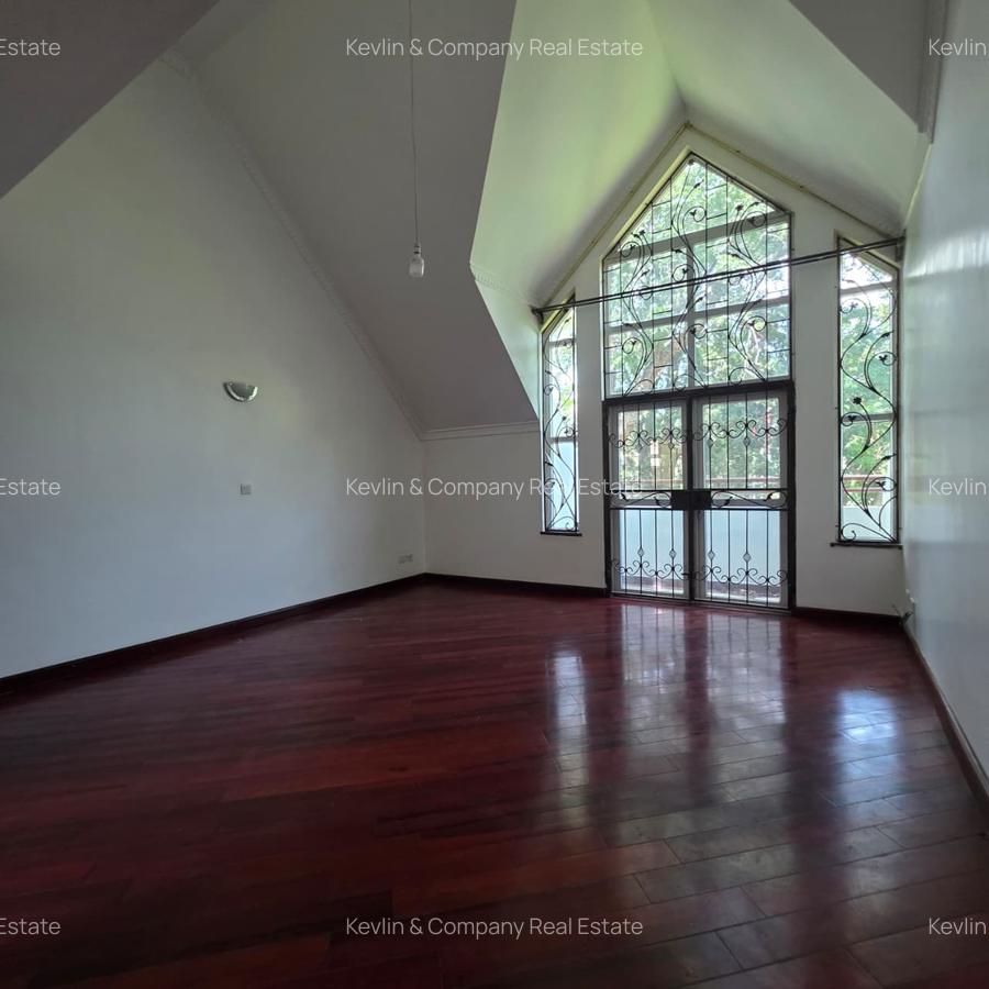 5 Bed Villa with En Suite in Lavington - 12