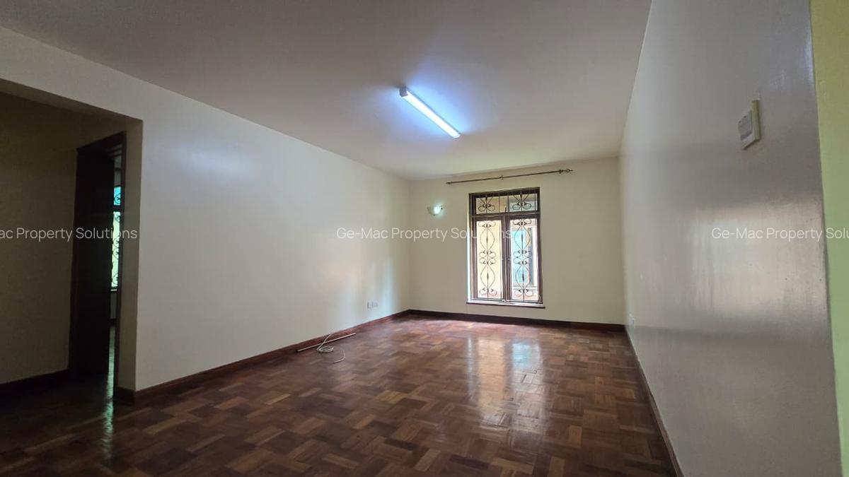 5 Bed House with En Suite in Lavington - 13