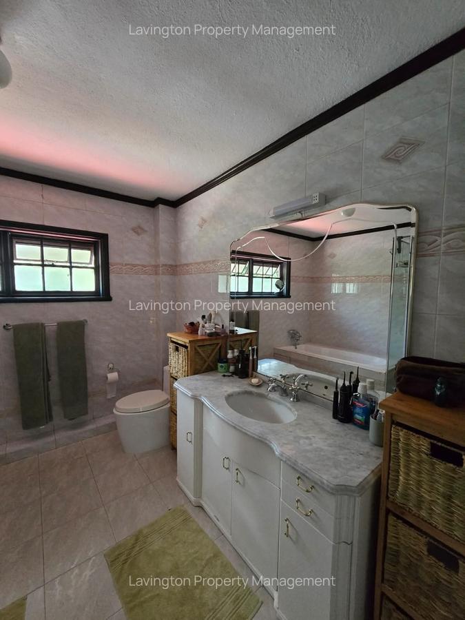 4 Bed Villa with En Suite at Lavington Green - 9