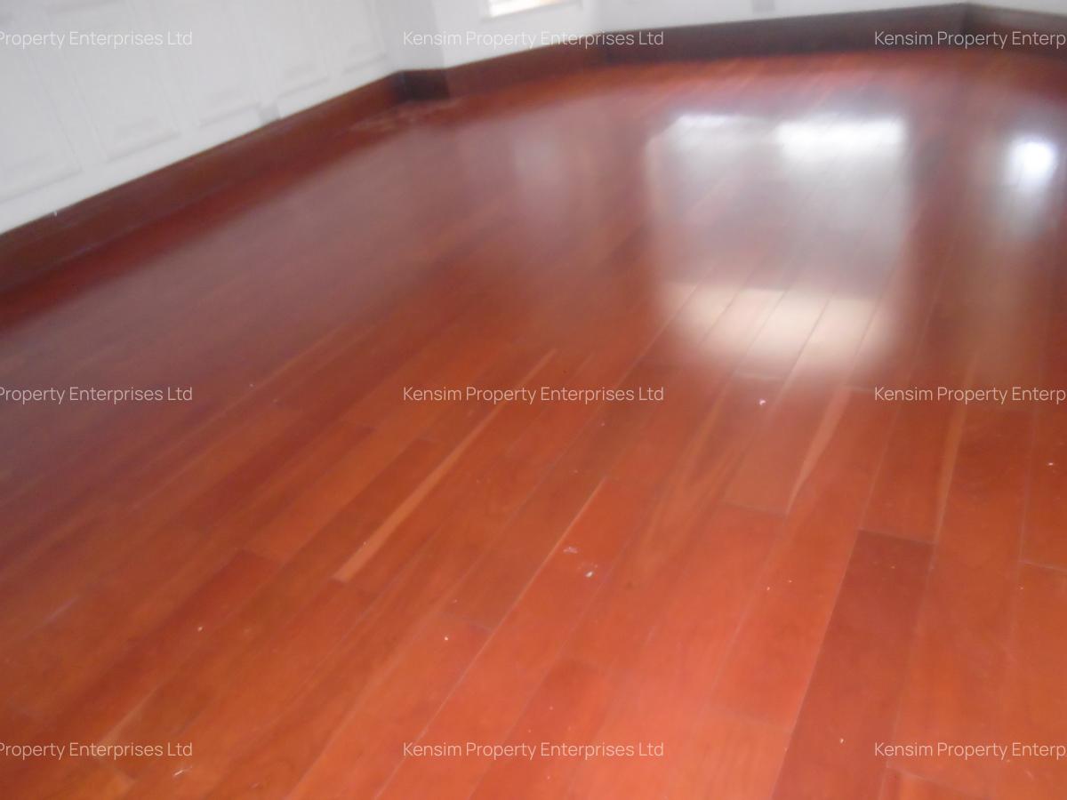 4 Bed Townhouse with En Suite in Kitisuru - 10