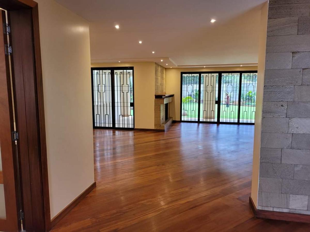 5 Bed Townhouse with En Suite at Lavington - 2