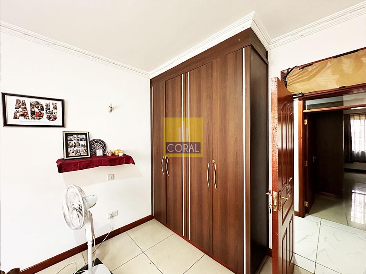 4 Bed Apartment in Parklands - 16