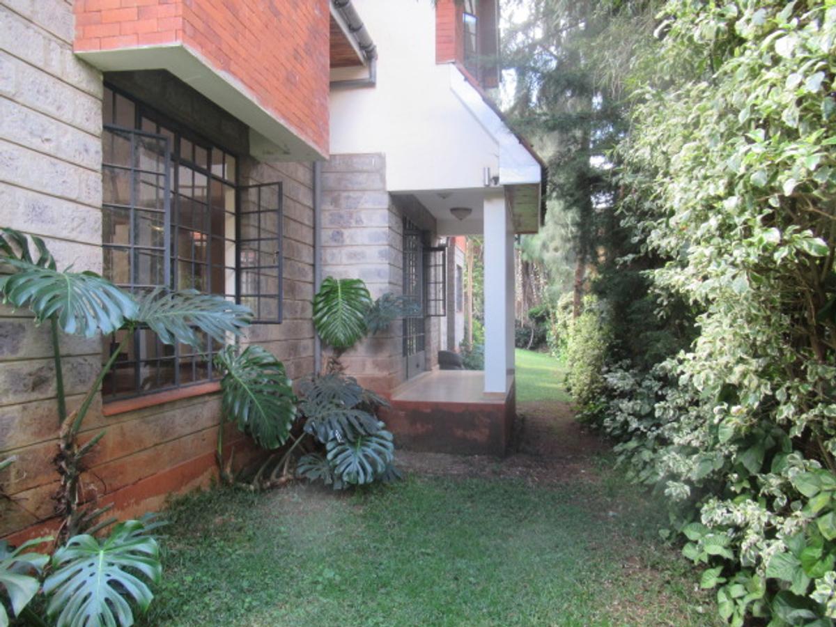 4 Bed Townhouse with En Suite at Lavington - 2