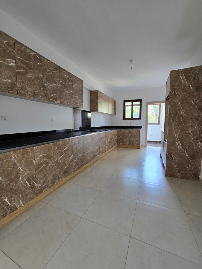 3 Bed Apartment with En Suite in Westlands Area - 18