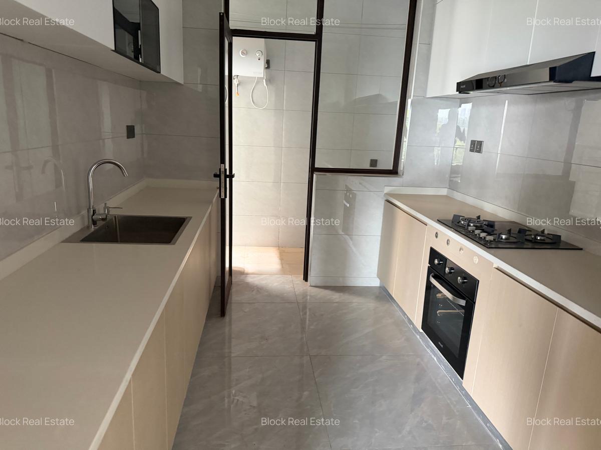 3 Bed Apartment with En Suite in Riverside - 3