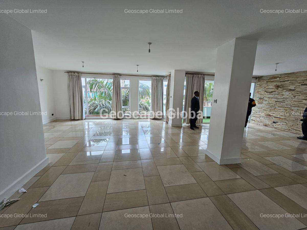 3 Bed Apartment with En Suite in Riverside - 4