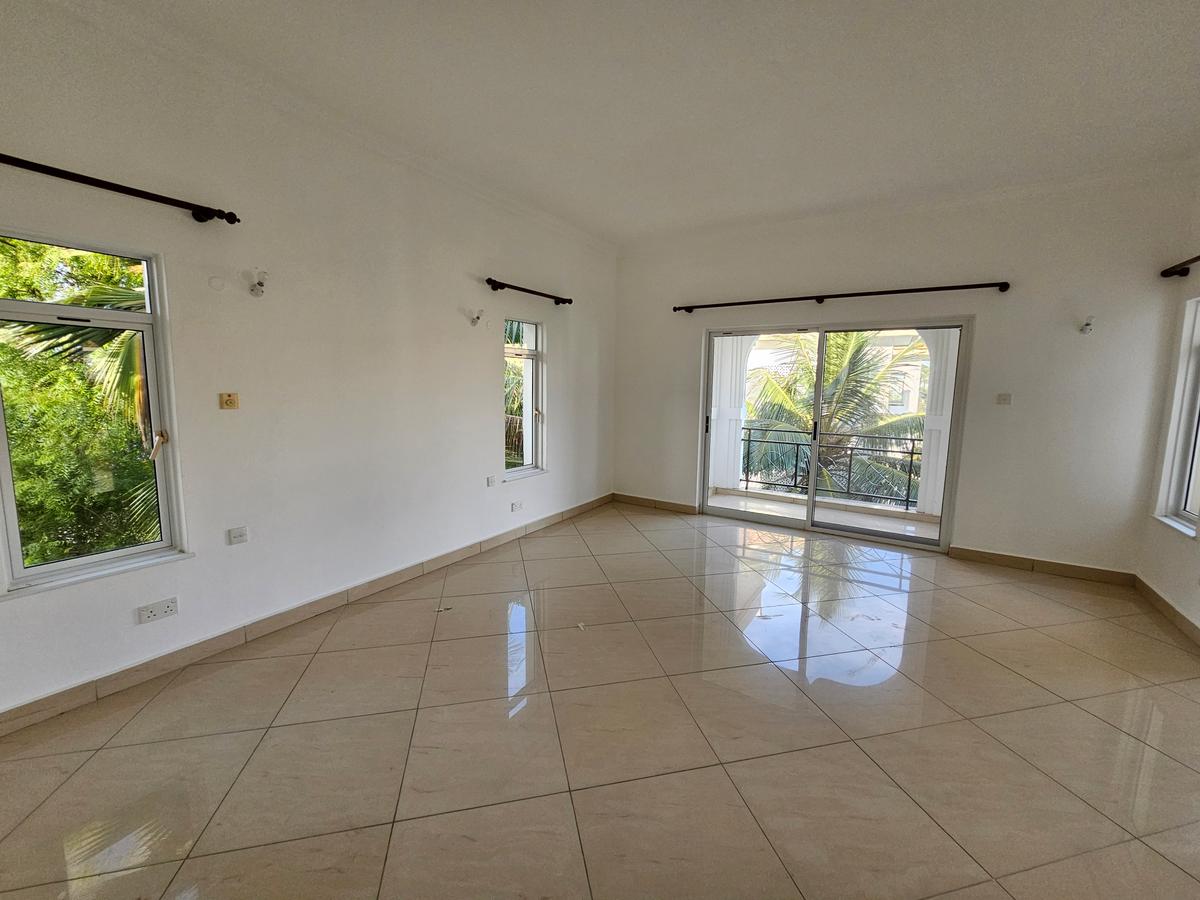 3 Bed Apartment with En Suite in Nyali Area - 14