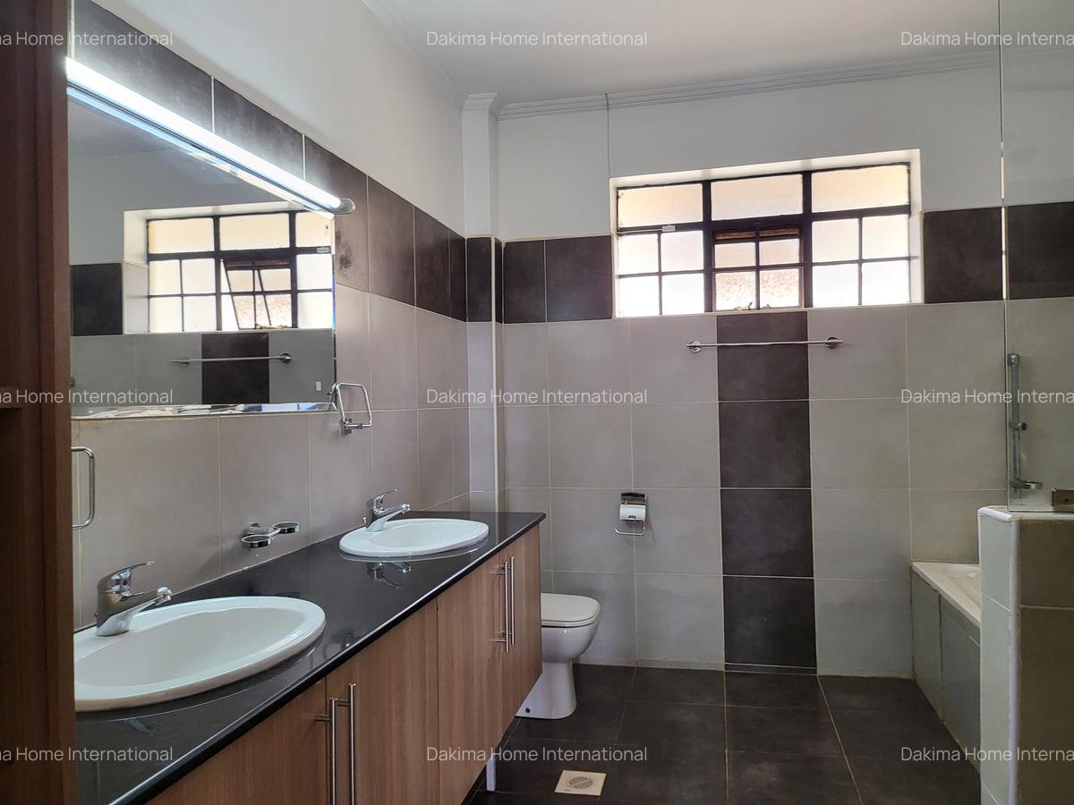 5 Bed Townhouse with En Suite in Kitisuru - 10