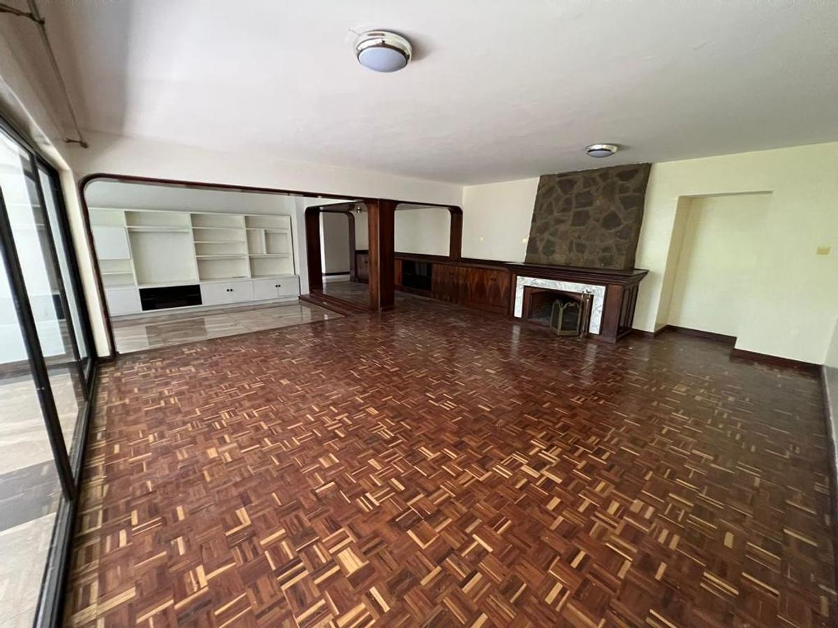 5 Bed Townhouse with En Suite in Westlands Area - 9