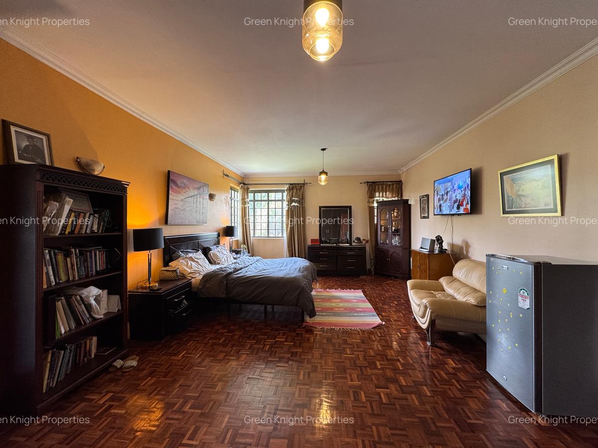 6 Bed House with En Suite in Runda - 18