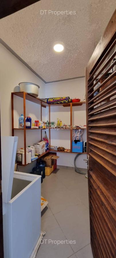 3 Bed House with Swimming Pool at La Marina - 11