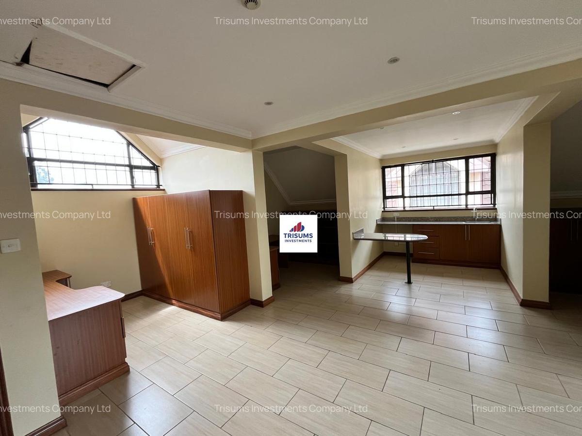 4 Bed House with En Suite in Runda - 10