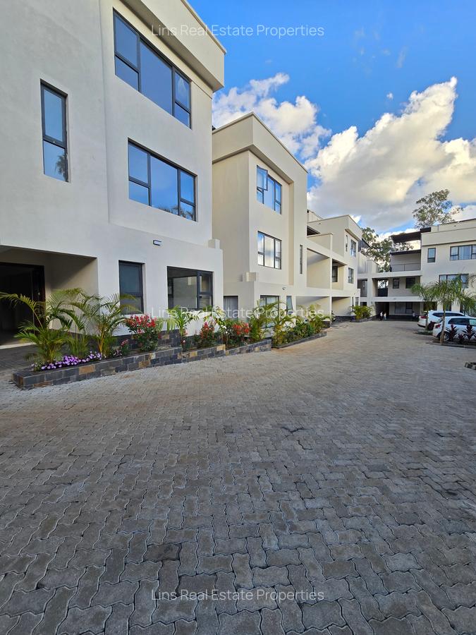 5 Bed Townhouse with En Suite in Lavington - 1