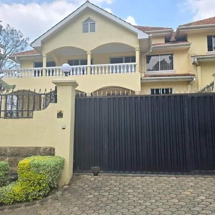 5 Bed House with En Suite at Lavington - 2