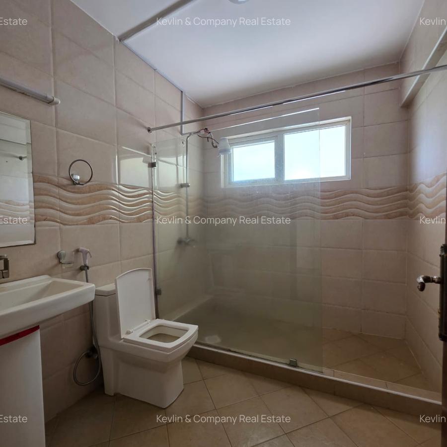 4 Bed Apartment with En Suite in Parklands - 14