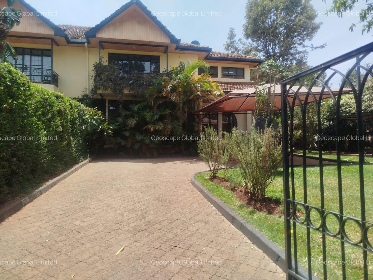 4 Bed House with En Suite in Lavington - 11