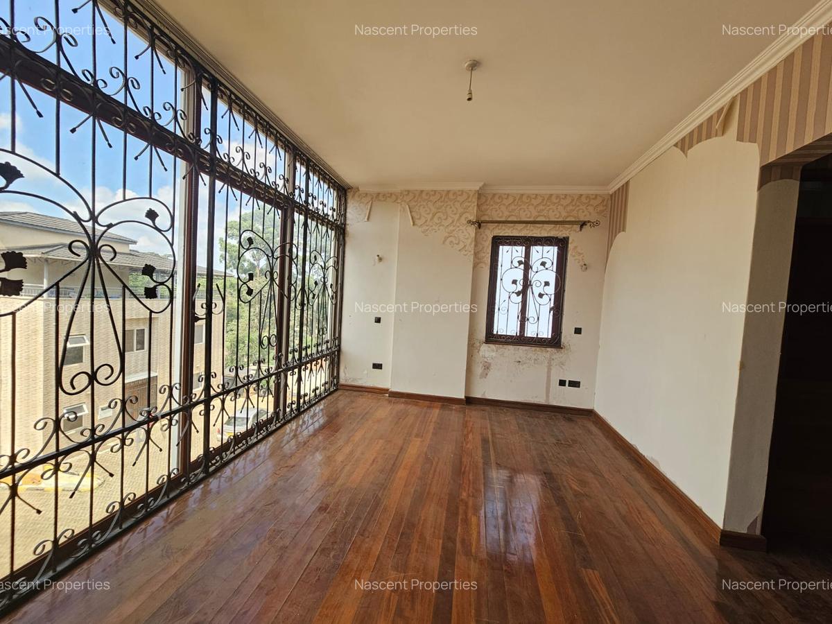 5 Bed Townhouse with En Suite in Lavington - 14