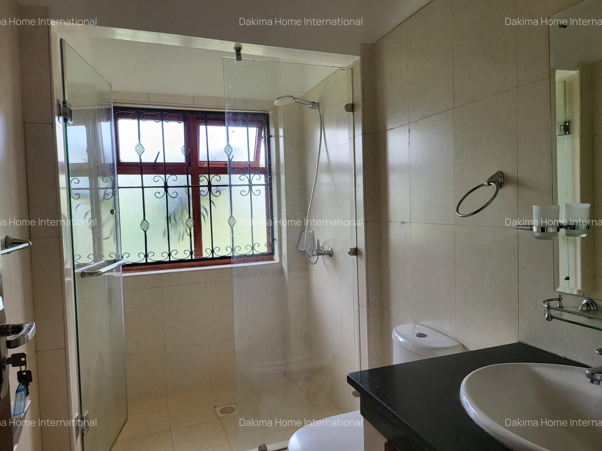5 Bed Townhouse with En Suite in Runda - 11