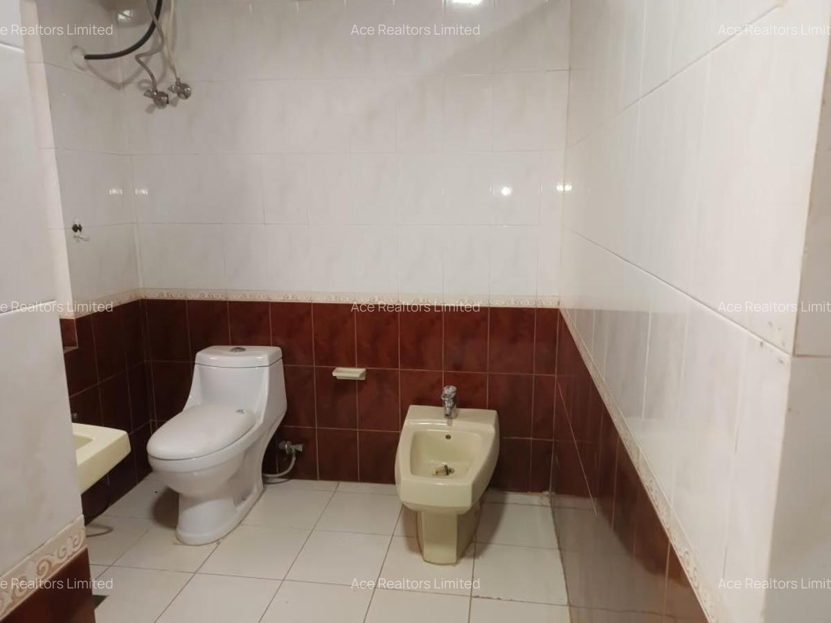 4 Bed House with En Suite at Hillview - 16