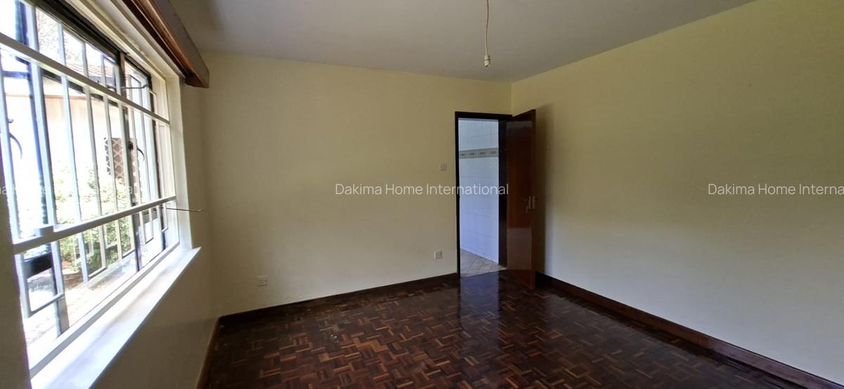 4 Bed House with En Suite in Nyari - 14