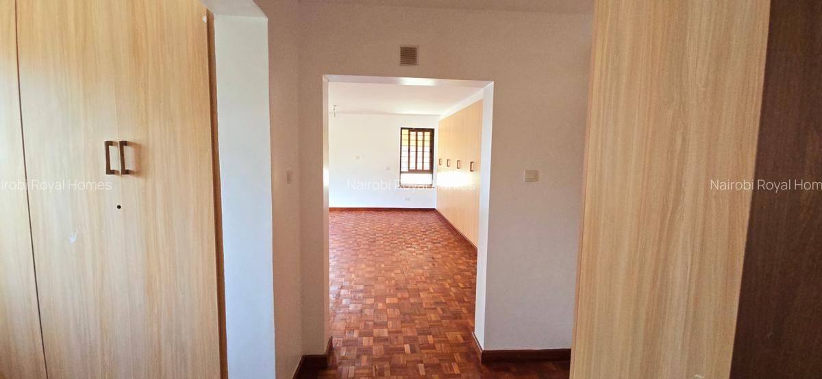 5 Bed Townhouse with En Suite at Lavington Green - 15