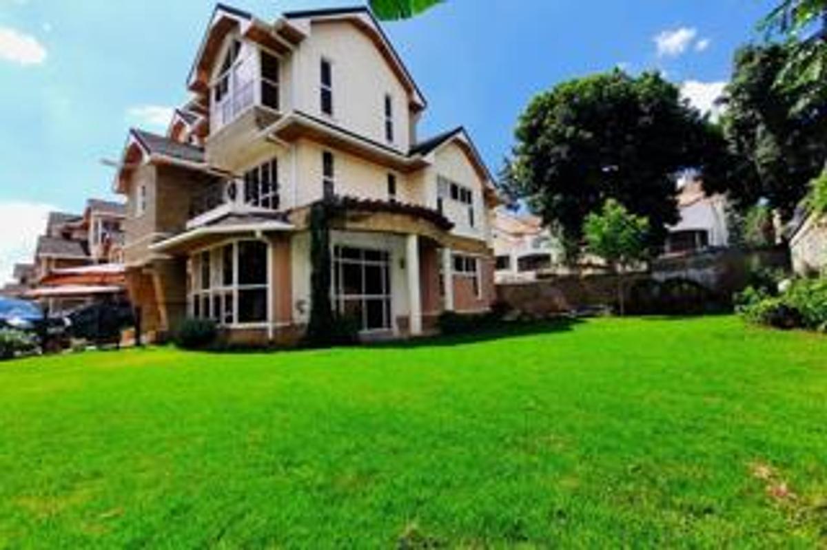 5 Bed Townhouse with En Suite at Lavington Green - 16