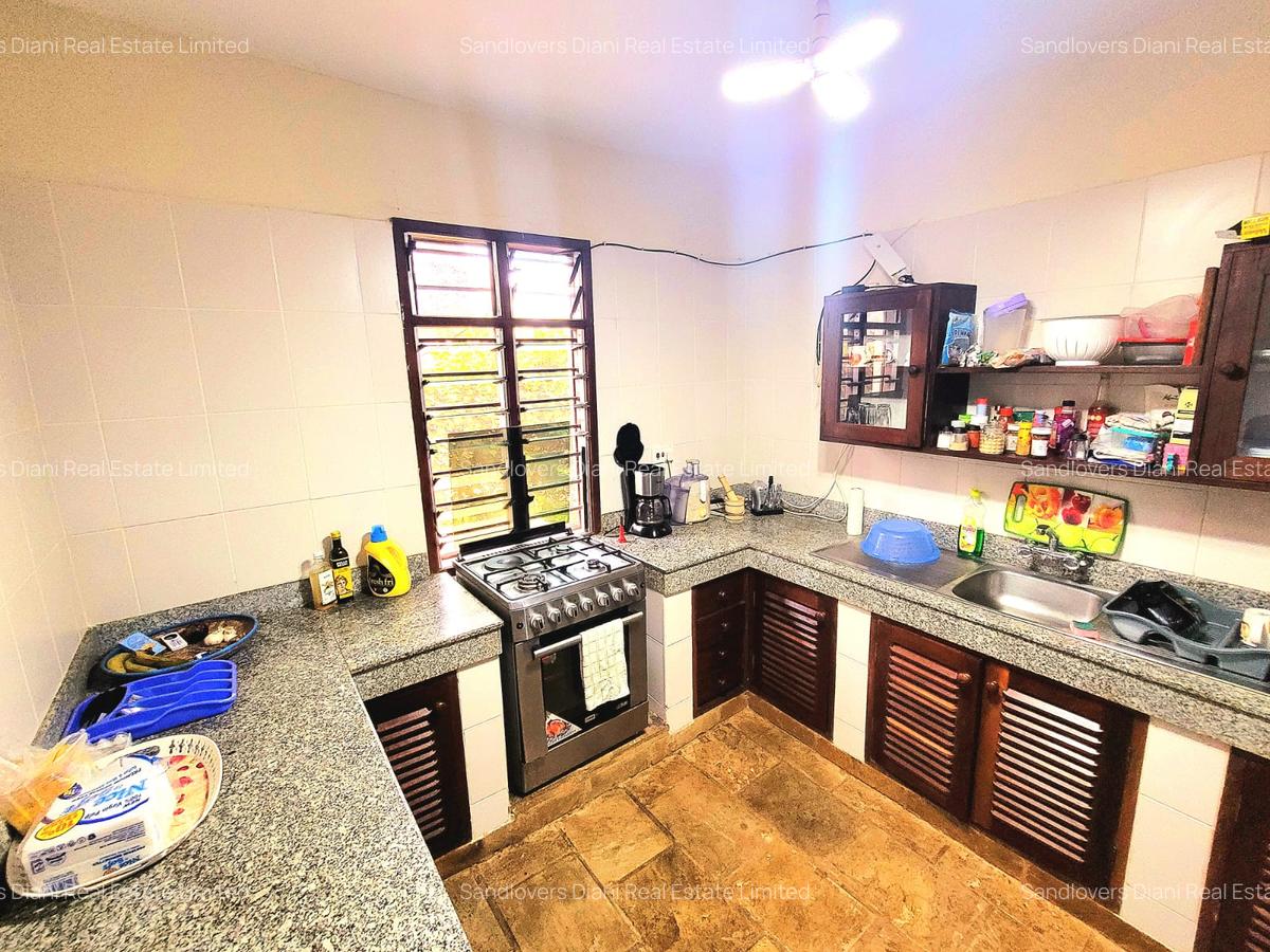 Furnished 2 Bed Apartment with En Suite in Diani - 9