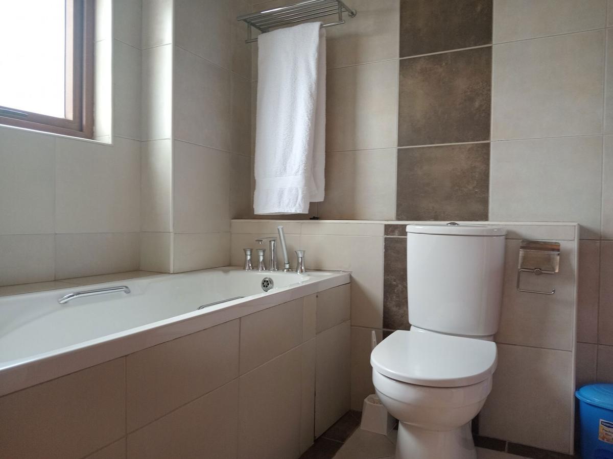 Serviced 2 Bed Apartment with En Suite in Upper Hill - 11