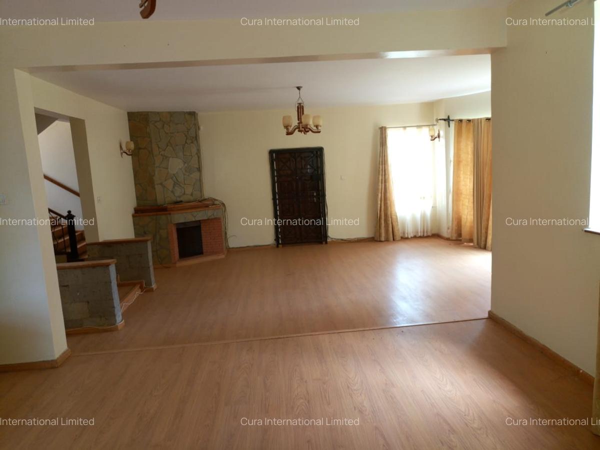 5 Bed House with En Suite in Runda - 8