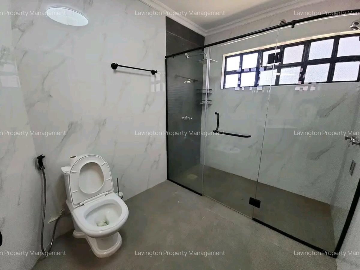 4 Bed House with En Suite at Lavington Green - 10