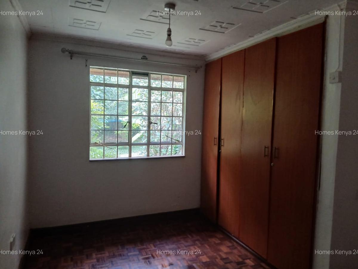 2 Bed House in Ridgeways - 11