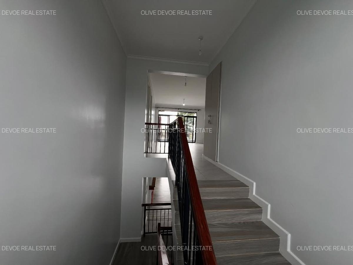 5 Bed Villa with En Suite in Runda - 3