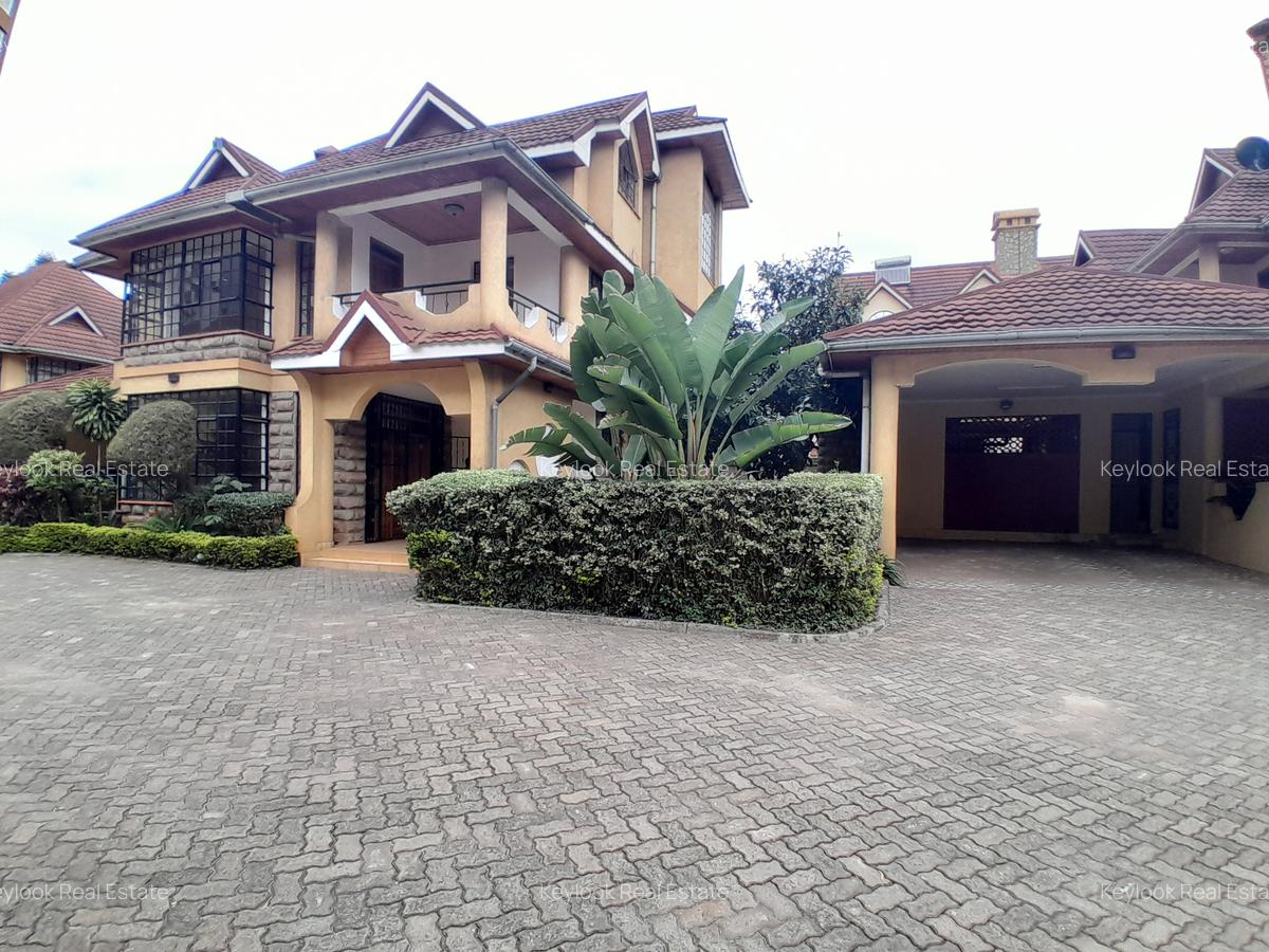 5 Bed Townhouse with En Suite at Lavington - 1