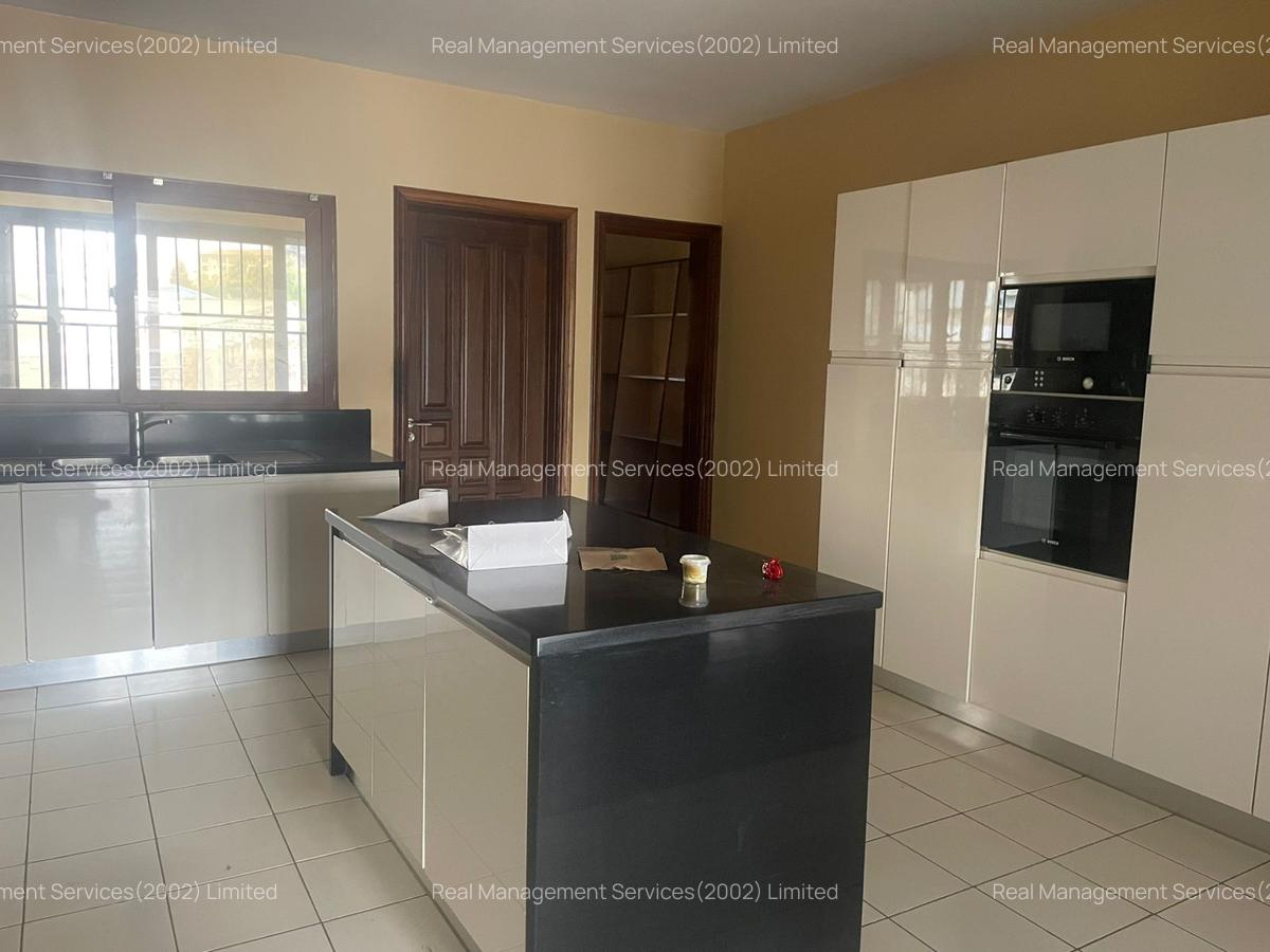 3 Bed Apartment with En Suite at 1St Parklands - 7