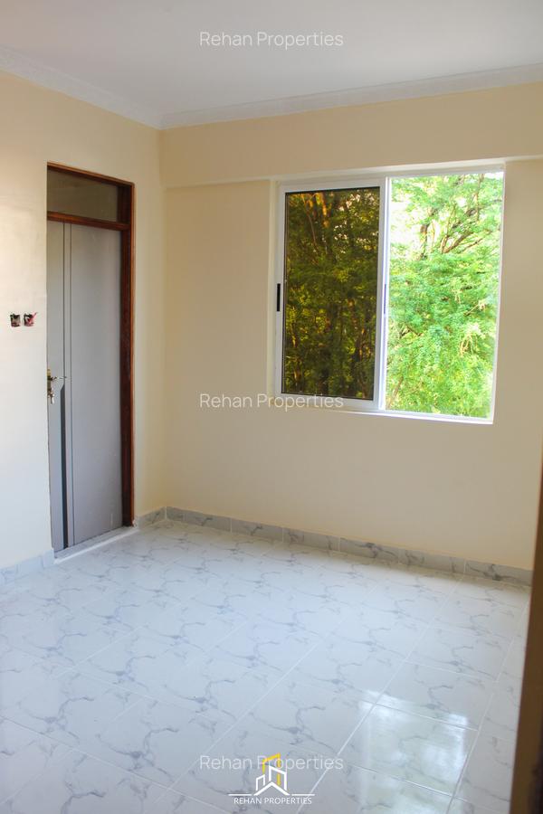 1 Bed Apartment with En Suite in Nyali Area - 11