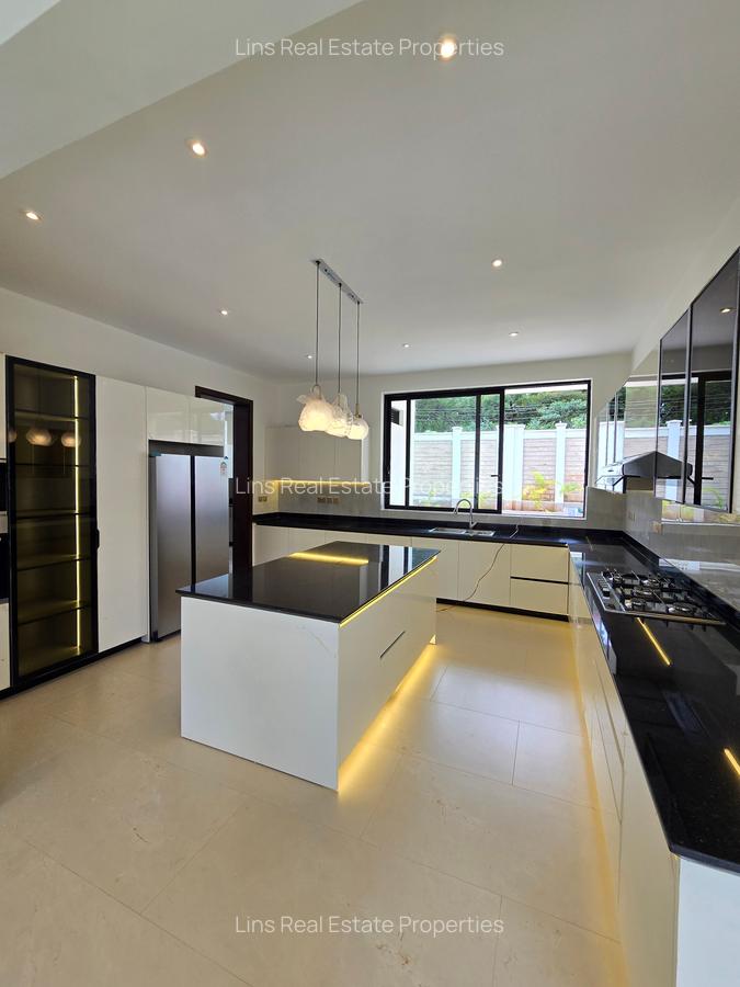 5 Bed Townhouse with En Suite in Kitisuru - 20