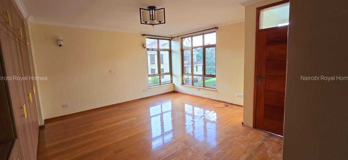 6 Bed Townhouse with En Suite at Lavington Green - 13