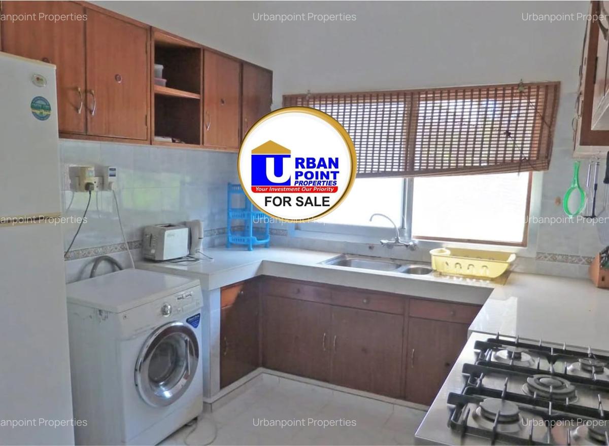 4 Bed Villa with En Suite in Watamu - 3