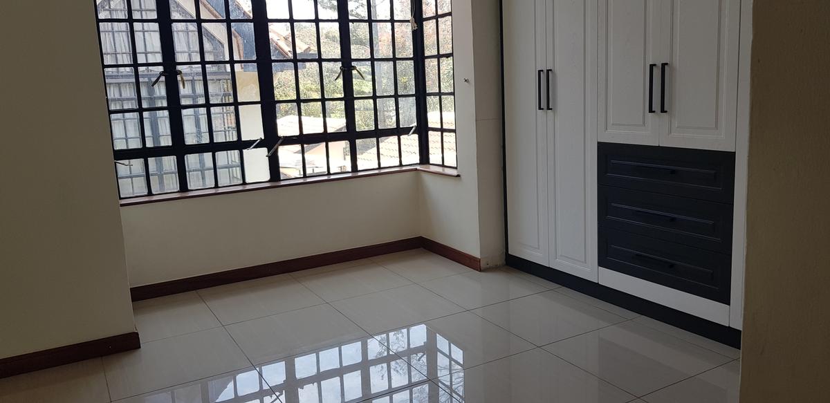 5 Bed Townhouse with En Suite at Convent Drive - 4