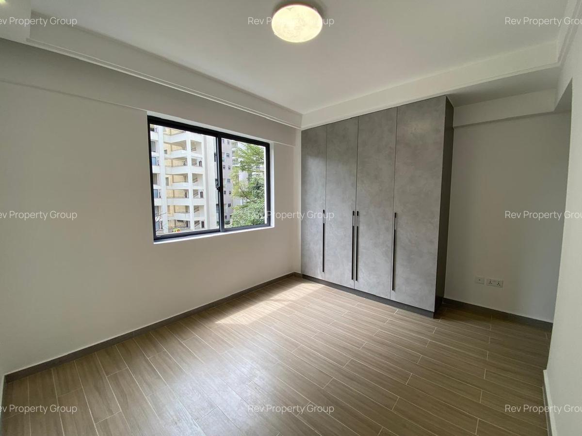 2 Bed Apartment with En Suite in Riverside - 12